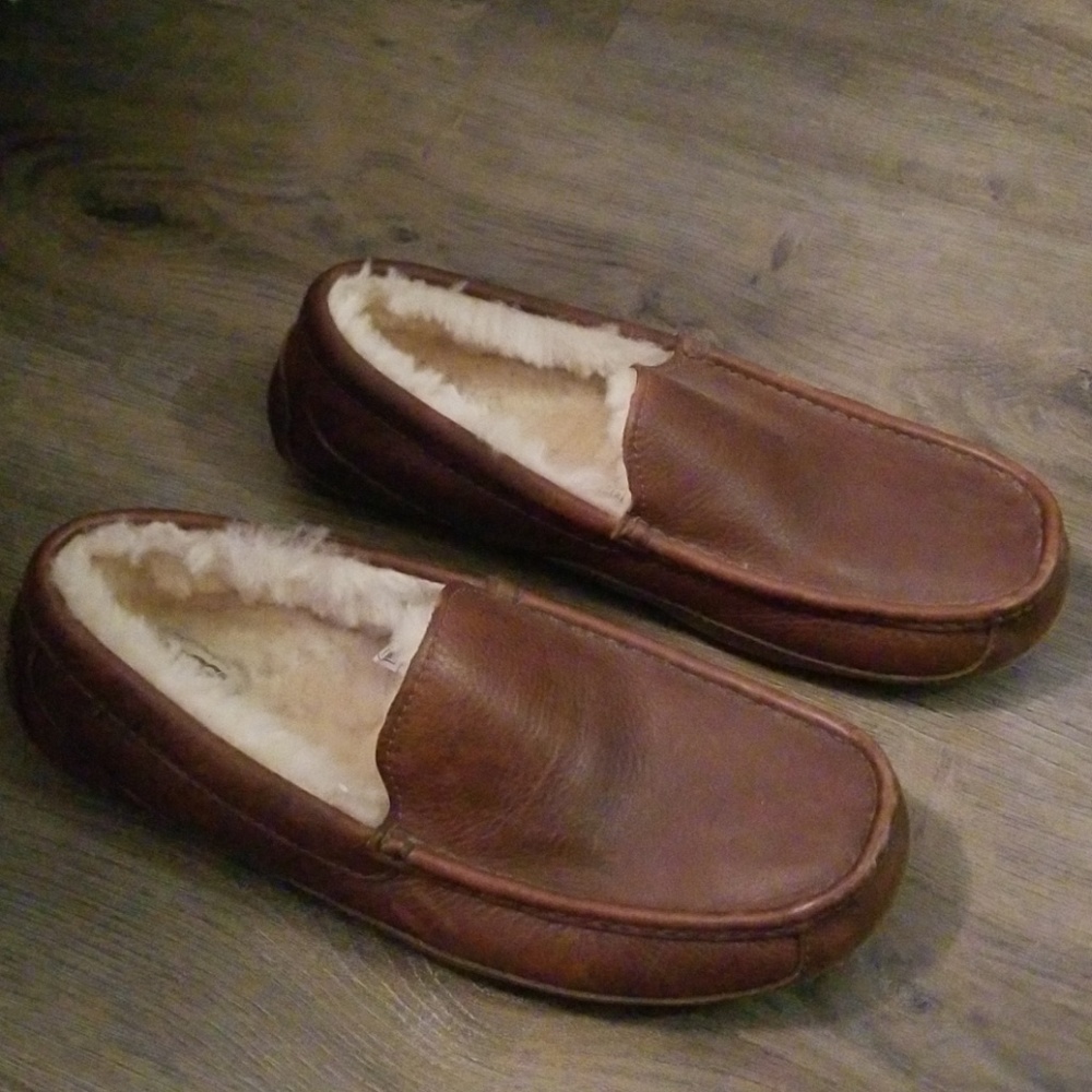 Mens Ugg brown leather house shoes